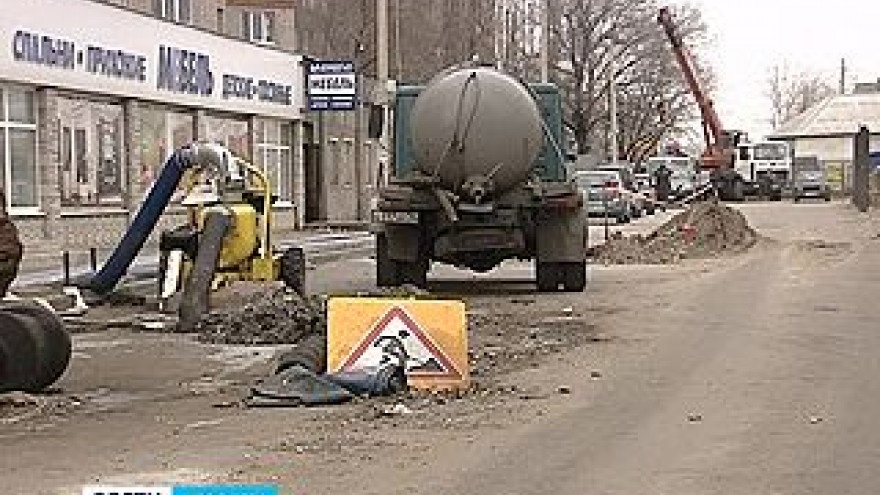 Канализационный коллектор на улице 25 Января до сих пор не отремонтировали