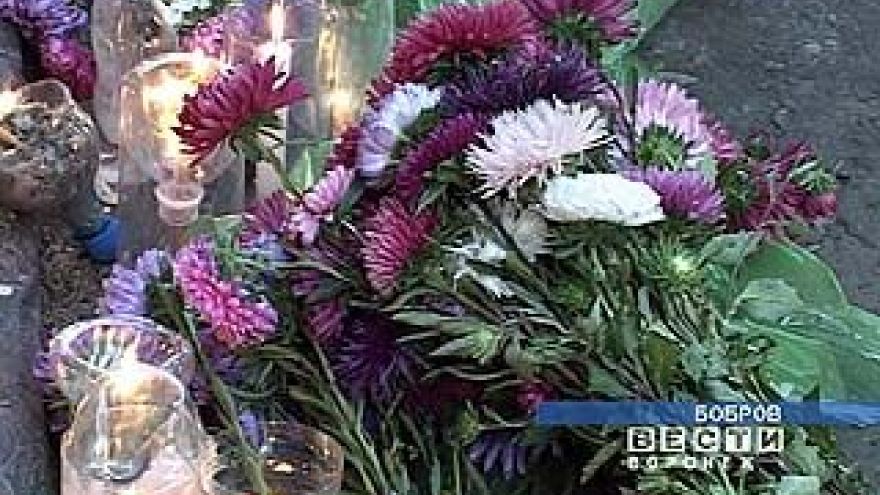 В Боброве состоялся траурный митинг