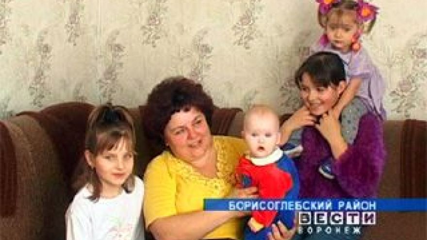 15 многодетных матерей получат знак общественного признания