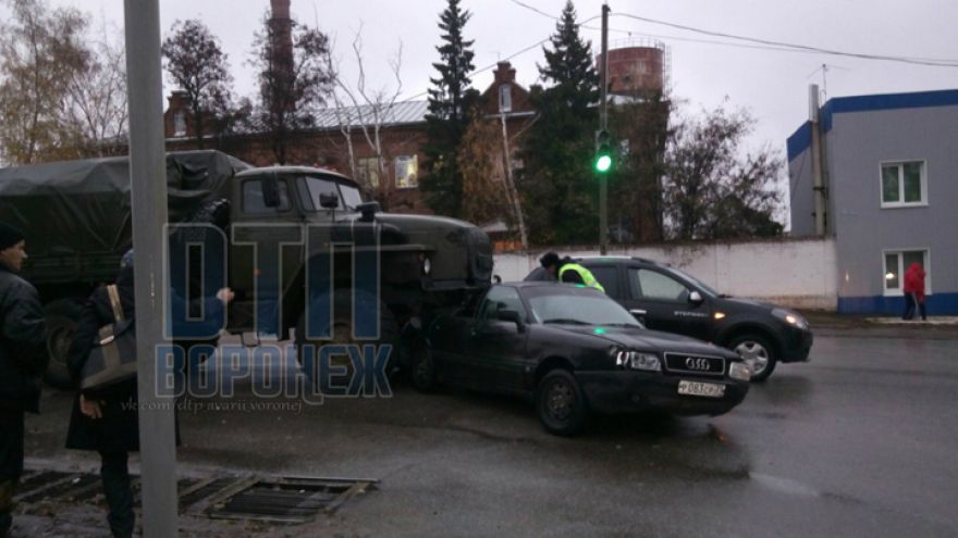 В Воронежской области военный «Урал» насмерть сбил велосипедиста и протаранил три авто