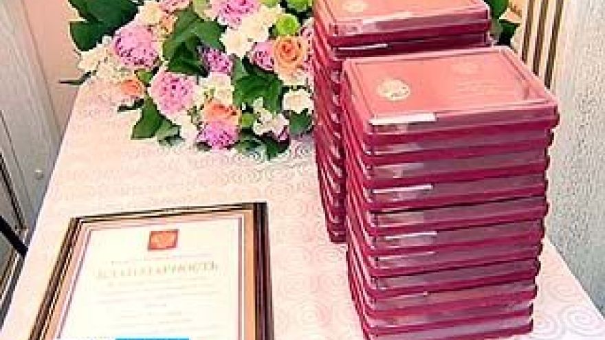 В канун Дня России губернатор Алексей Гордеев вручил госнаграды