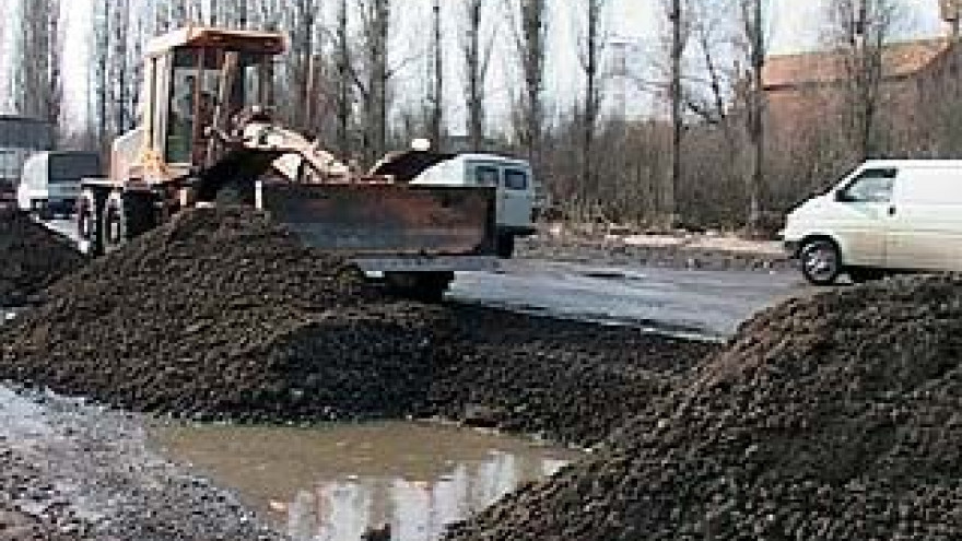 Окружную дорогу вдоль реки Песчанки начали ремонтировать