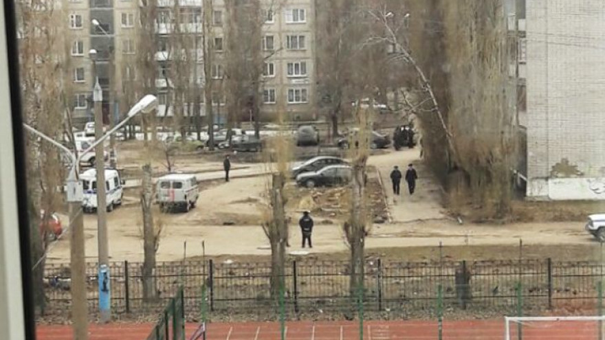 В Воронеже к жилому дому съехались спецслужбы из-за ложного сообщения о заминировании