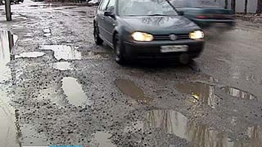 Дороги в Воронеже, проложенные несколько месяцев назад, разваливаются