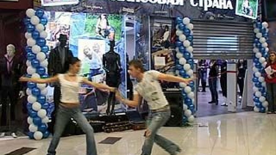 В Центре "Галереи Чижова" состоялось открытие "Джинсовой страны"