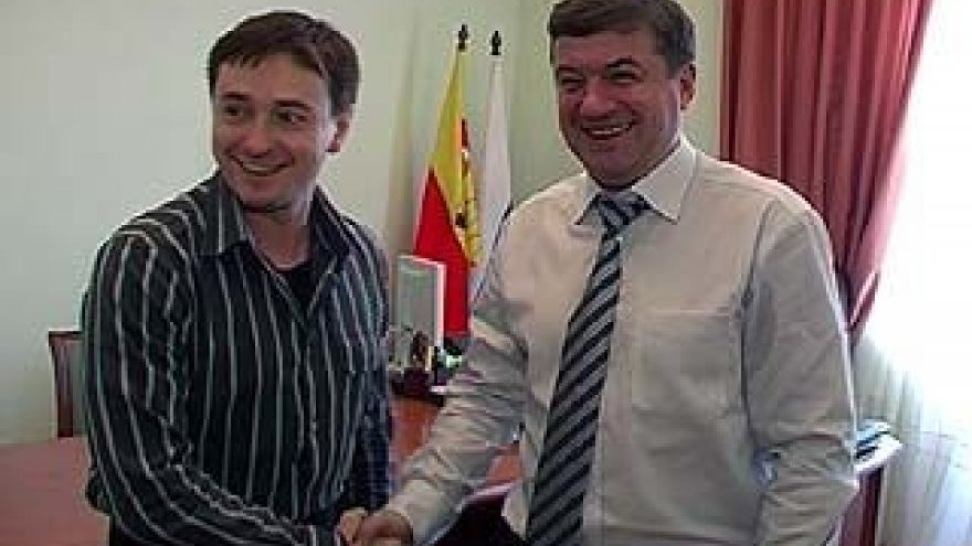 Медийный Сергей Есенин агитирует за свой прототип