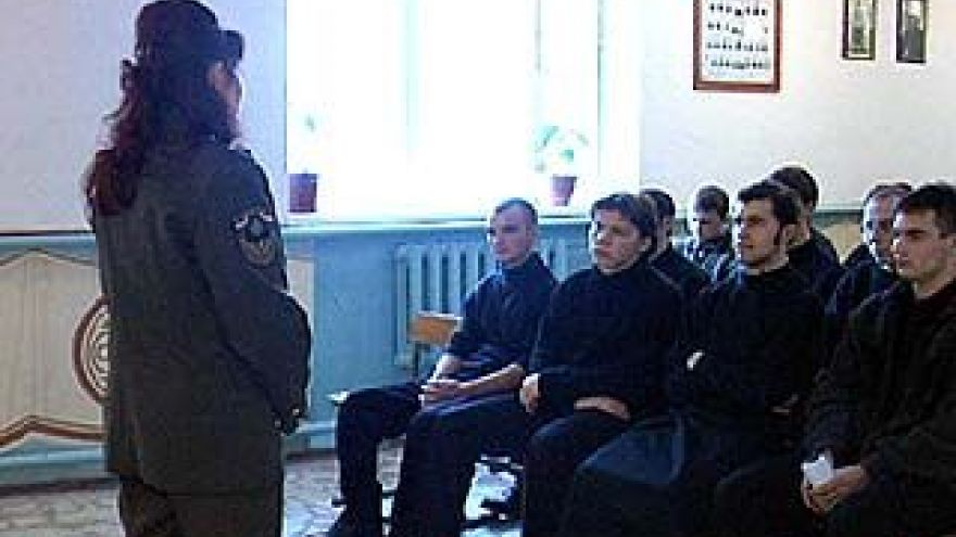 Лекция по пожарной безопасности прошла в духовной семинарии