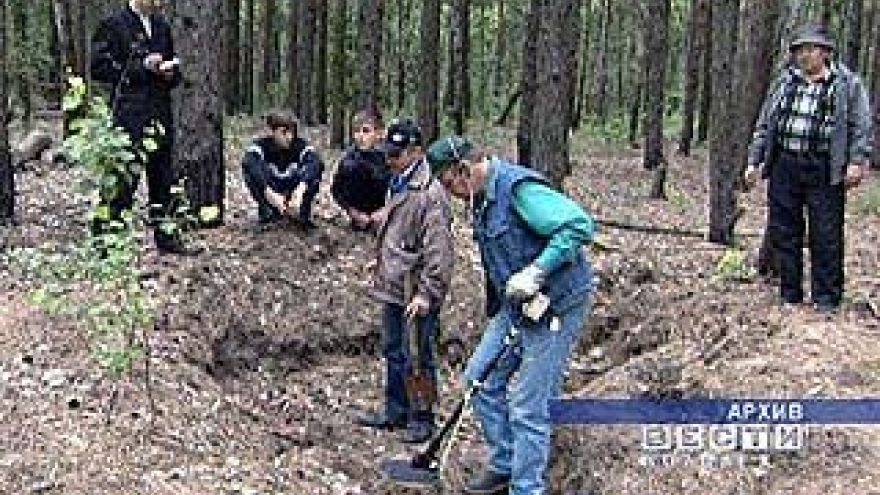 Раскопки по местам забытых сражений ведутся, несмотря на дождливую погоду