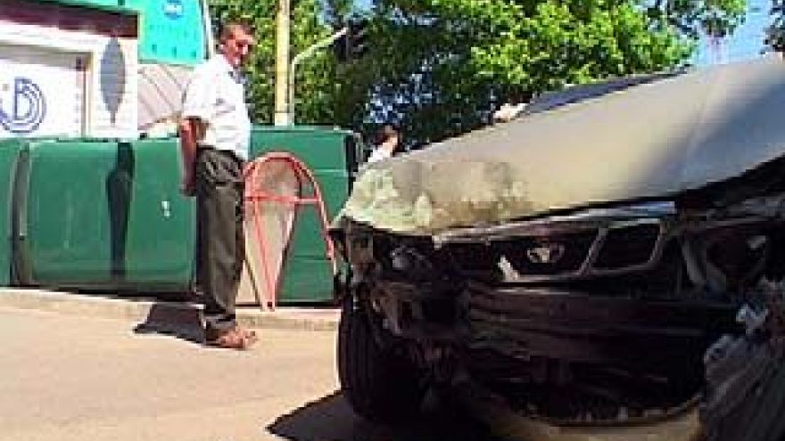 Автомобиль "Жигули" на перекрестке не разъехался с иномаркой