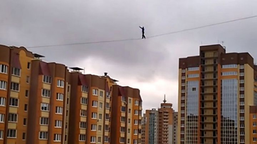 ВИДЕО: Смертельный трюк канатоходца в Воронеже