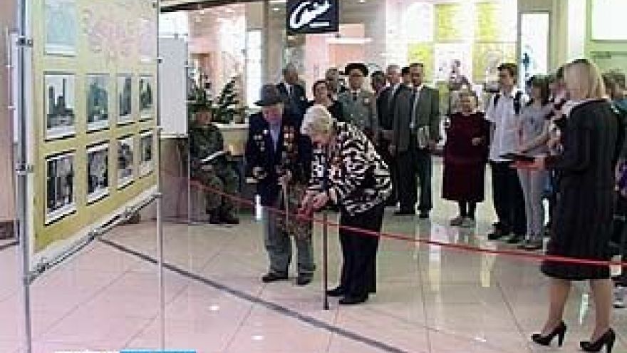 В центре "Галереи Чижова" открылась фотовыставка, посвященная 66 годовщине Победы