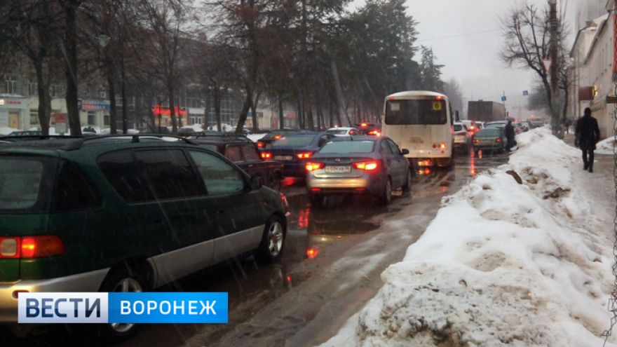 Снегопад спровоцировал в Воронеже 10-балльные пробки