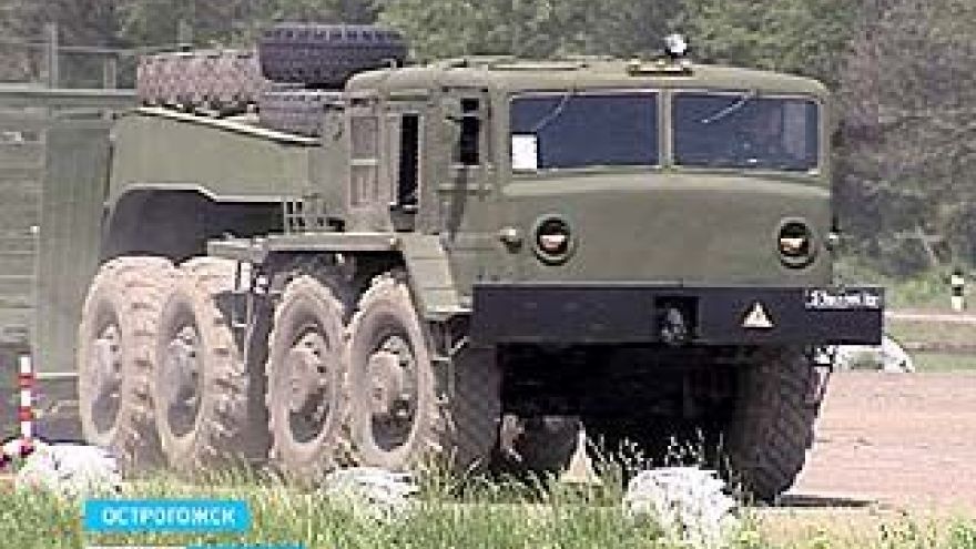 В Острогожской военной части продемонстрировали "Тигра" и "Рысь"