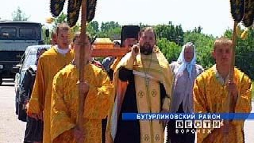 Крестный ход встретили жители Бутурлиновского района