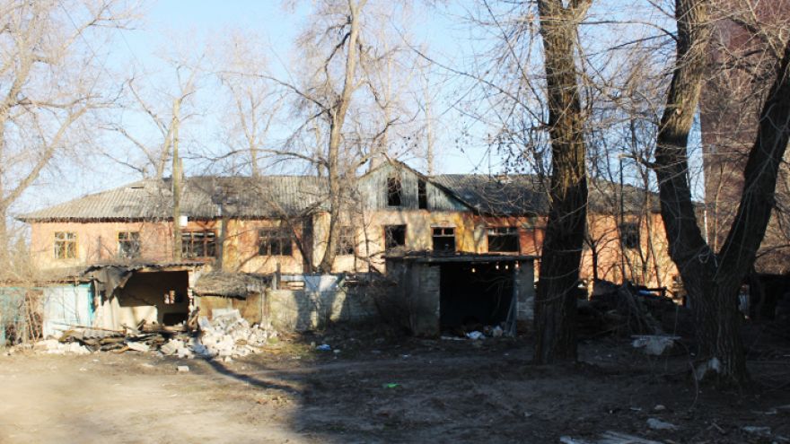 Воронежцы пожаловались на опасное соседство с заброшенным кварталом на улице Ленинградской
