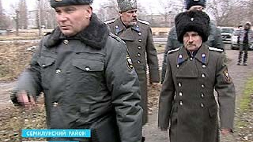 В Семилуках охранять порядок полицейским теперь помогают добровольцы-казаки