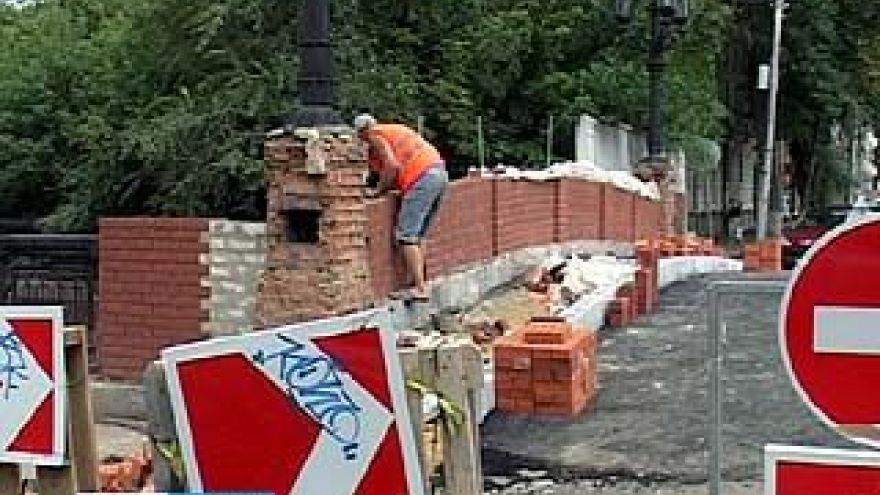 Движение по Каменному мосту полностью откроют ещё не скоро