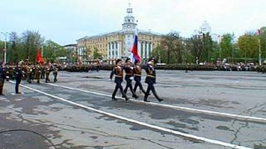 Перед воронежцами торжественным маршем прошли воинские подразделения