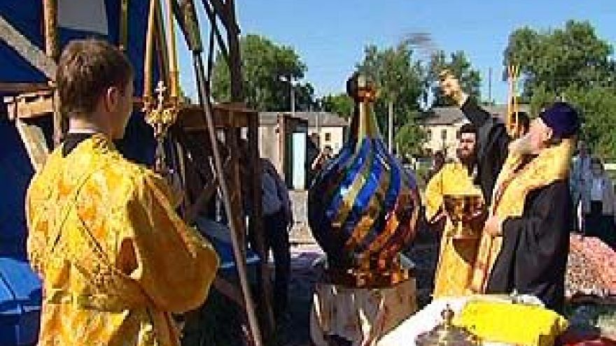 Прошло освящение креста Владимирского храма