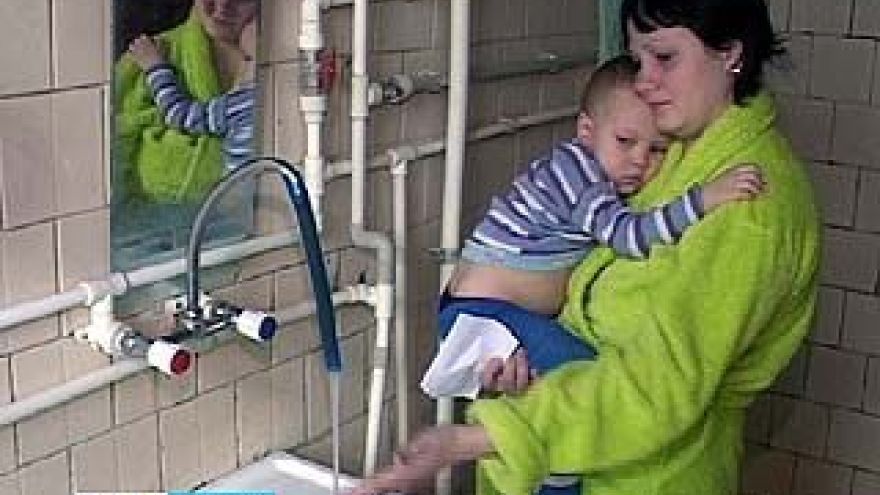 В общежитии на Депутатской кипяток льётся из обоих кранов