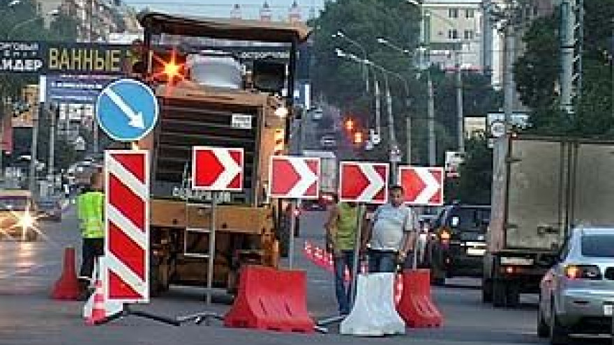 На Московском проспекте началась укладка нового дорожного полотна