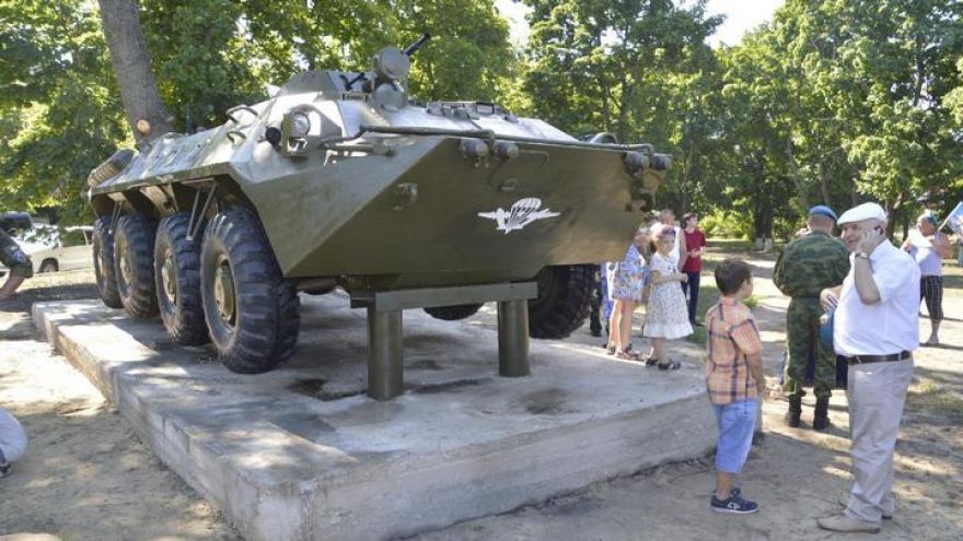 В Борисоглебске вандалы повредили БТР на военном мемориале
