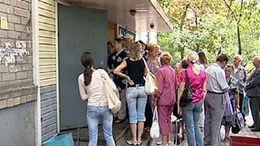 Воронежские пенсионеры вновь стоят в очередях за субсидиями