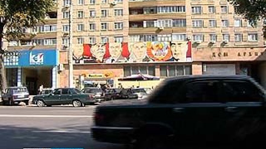 Три главных лица рекламной кампании КПРФ: маршал Жуков, академик Королёв и генсек Брежнев
