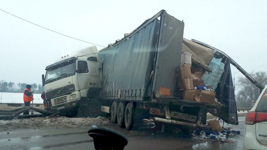 Под Воронежем из-за ДТП с двумя фурами образовалась 7-километровая пробка