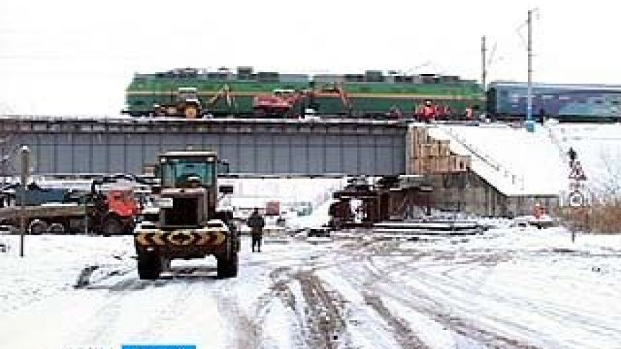 Ремонт железнодорожного моста продолжится в следующем году