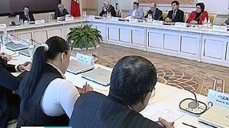 В правительстве области впервые собрался новый состав национальной палаты