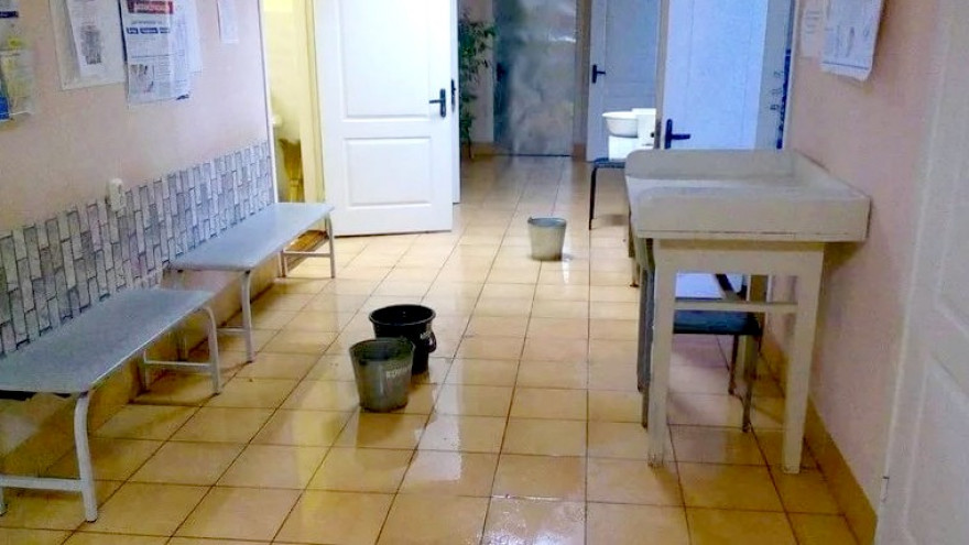 В одной из поликлиник Воронежа затопило кабинеты педиатров