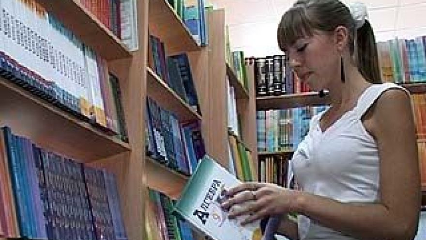Времена, когда учебники можно было получить в библиотеке, миновали