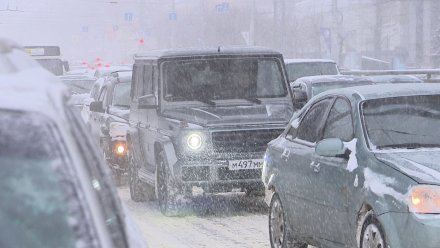 Воронеж встал в 9-балльных пробках после ночного снегопада