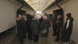 Выставили на мороз. В Павловске 50 бизнесменов выгнали с собственных точек на рынке