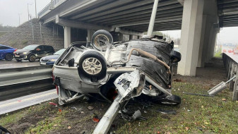 Парень пострадал в искорёженной легковушке на Остужева в Воронеже