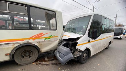 В Воронеже три пассажира пострадали в ДТП с маршрутками