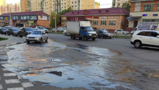 Улицу Шишкова в Воронеже снова затопило канализационными стоками