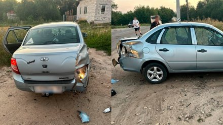 Два подростка пострадали в ДТП с легковушкой и мотоциклом под Воронежем
