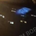 Появилось видео с места падения дрона в многоэтажку на Левом берегу Воронежа