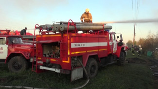 Село под Воронежем спасли от крупного пожара: появилось видео 