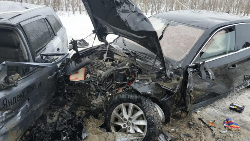 Под Воронежем в случившемся из-за заноса массовом ДТП пострадали 4 человека