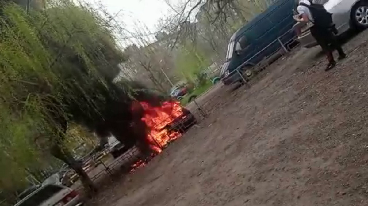 В Воронеже сгорел автомобиль: появилось видео | 20.04.2023 | Воронеж -  БезФормата