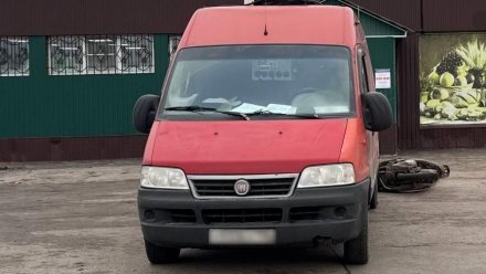 В воронежском селе фургон сбил женщину на мопеде