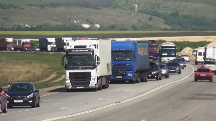 Запрет для фур на воронежском участке М-4 у Лосево вылился в ночные 20-километровые пробки