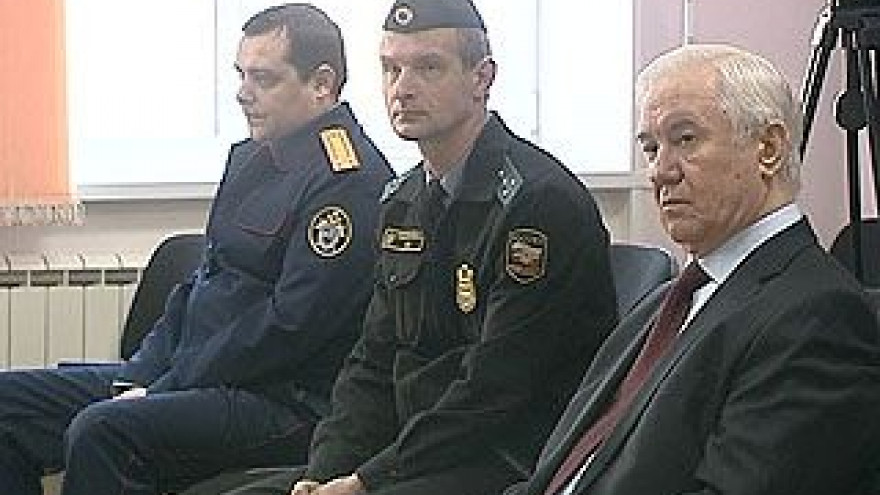 Экс-губернатор ещё несколько месяцев будет читать материалы уголовного дела