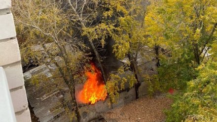 Пожарные съехались к детскому саду в Воронеже