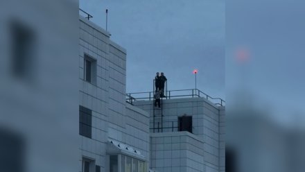 Воронежцы заметили гуляющих по крыше детей в ЖК «Озерки»