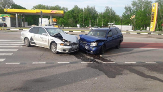 В Воронежской области такси устроило аварию на встречке: пострадал человек