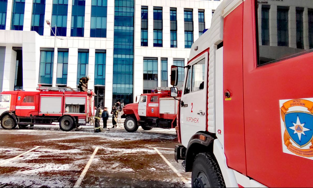 К зданию БЦ «Парламент» в центре Воронежа съехались пожарные – Новости  Воронежа и Воронежской области – Вести Воронеж